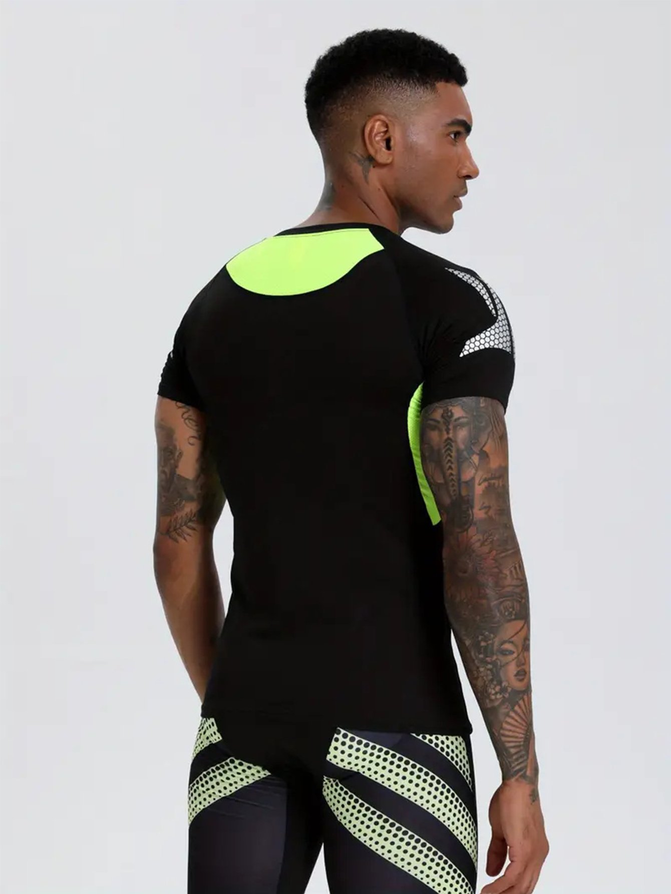 YYF1609 short sleeve black men's sportswear custom sportswear men's compression tights shirt tops shorts fitness exercise running sportswear wholesale - Image 3